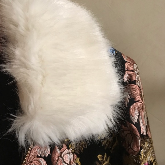 Floral Brocade Jacket with Faux Fur Collar - Picture 8 of 11